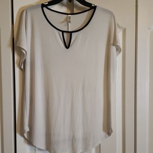 White blouse with black trim | L